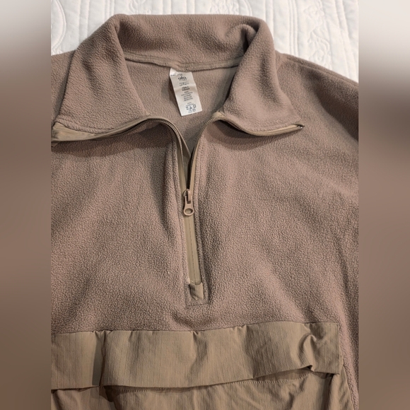 Alo Yoga 1/2 Zip Mammoth Polar Pullover Top- Gravel Sz S - Picture 4 of 15